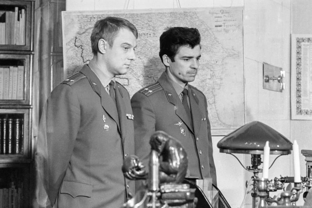 Crew members of the Soyuz-23 spacecraft Commander Vyacheslav Zudov (right to left) and Flight Engineer Valery Rozhdestvensky visiting the Lenin's Cabinet and Apartment in the Kremlin museum. Summer 1976. Photo: Albert Pushkarev / TASS