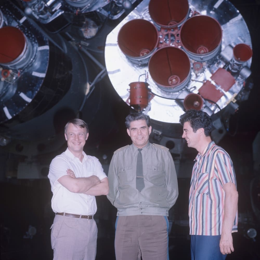 The crew of the Soyuz-23 spacecraft: commander Vyacheslav Zudov (right) and flight engineer Valery Rozhdestvensky (left) with pilot-cosmonaut of the USSR, head of the Gagarin Cosmonaut Training Centre Georgy Beregov (centre), Kazakh SSR. 1977. Photo: Alexander Mokletsov /RIA Novosti